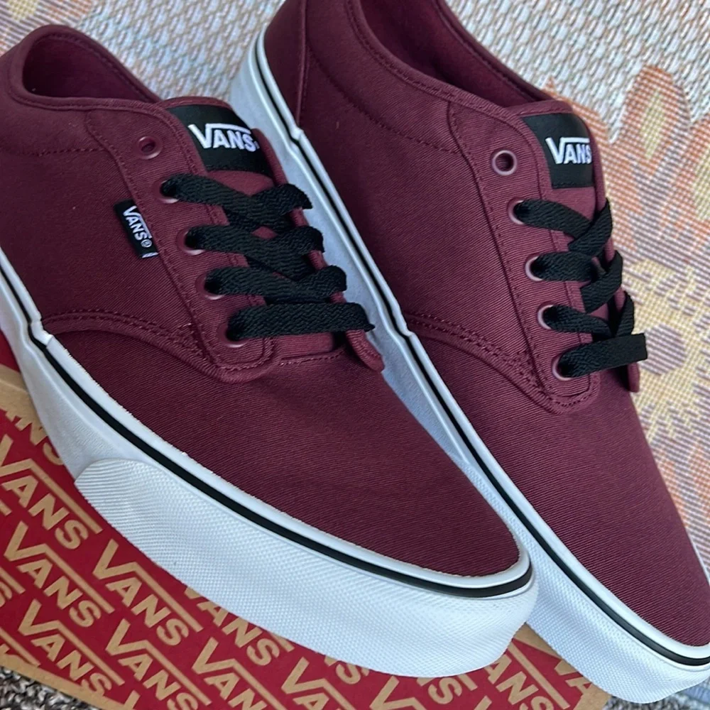 Vans WMNS Atwood
(Canvas) Oxblood/White
VN000TUY8J3
Sneakers - Picture 9 of 16